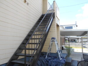 アパートの階段塗装　20230804